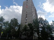 ГП16964240.Квартира.Фасад здания с выделенными окнами реализуемого объекта_2.jpg
