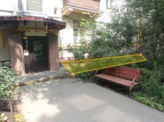 ГП16869873.Нежилое помещение.Фасад здания с выделенными окнами реализуемого объекта.jpg