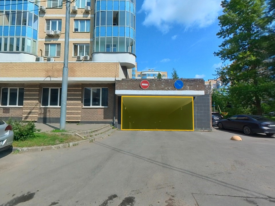 ГП16963774.Нежилое помещение.Фасад здания с выделенными окнами реализуемого объекта.jpg