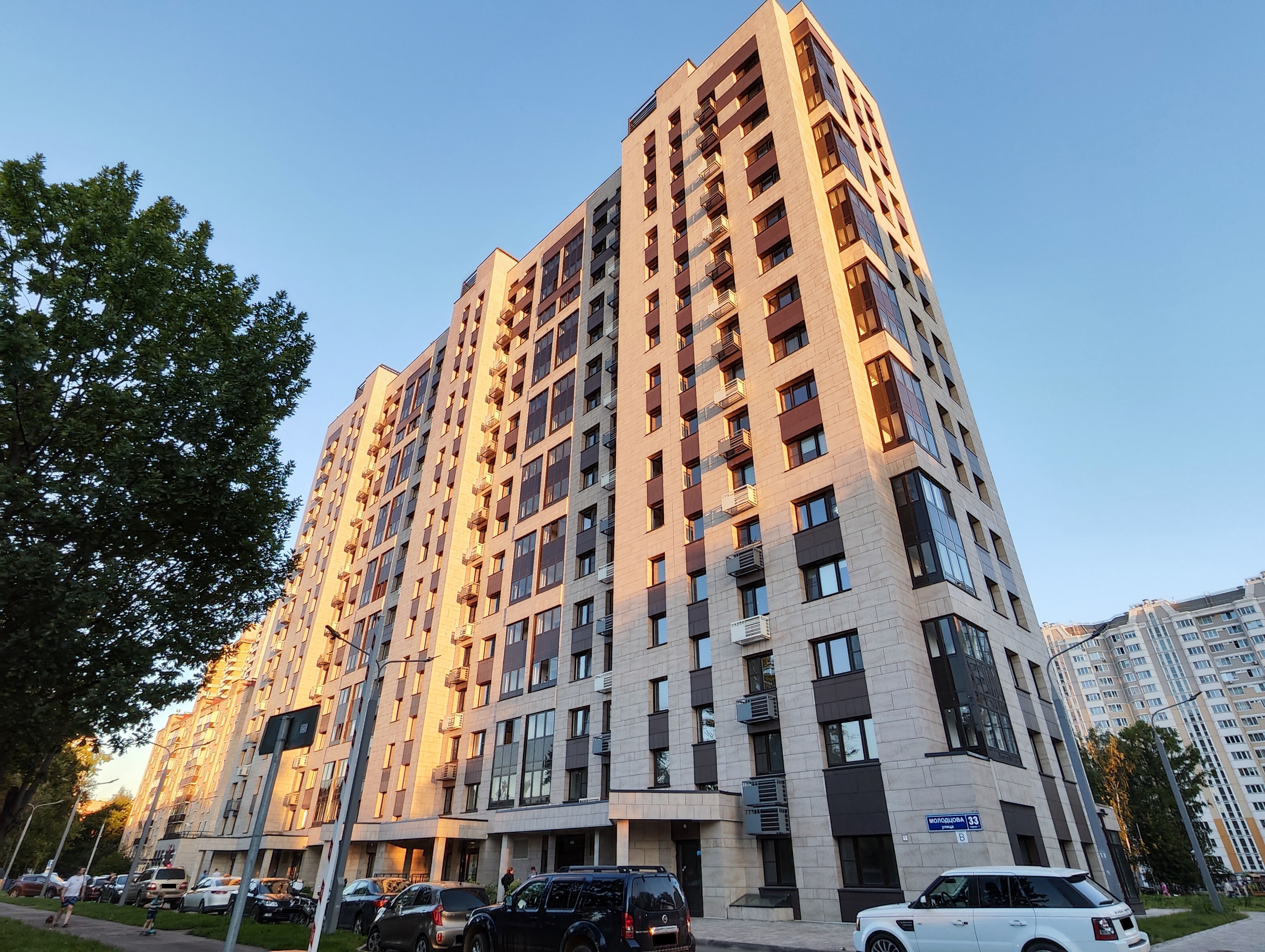 ГП16945117.Машино-место.Общий фасад здания.jpg