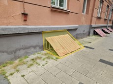 ГП16883302.Нежилое помещение.Фасад здания с выделенными окнами реализуемого объекта_2.jpg