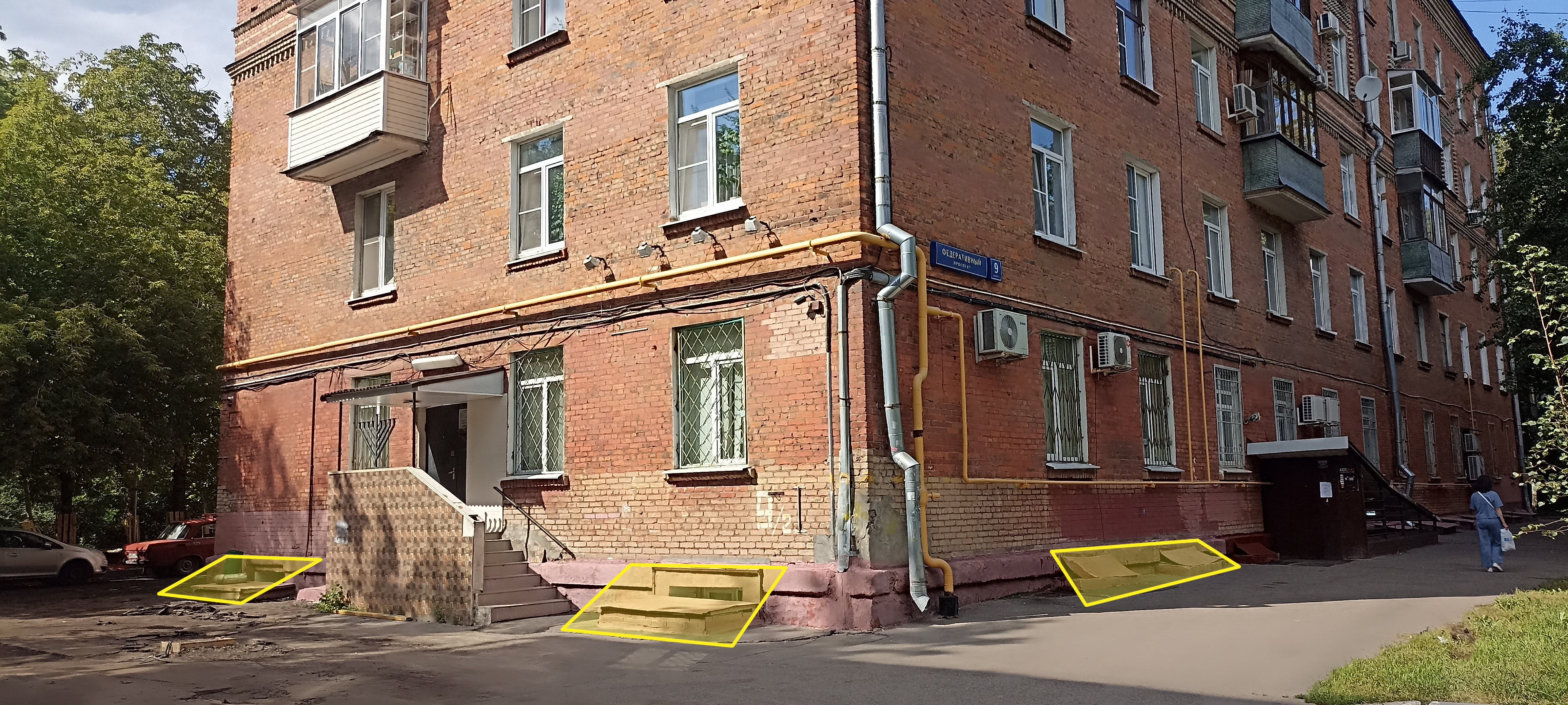 ГП16869993.Нежилое помещение.Фасад здания с выделенными окнами реализуемого объекта.jpg