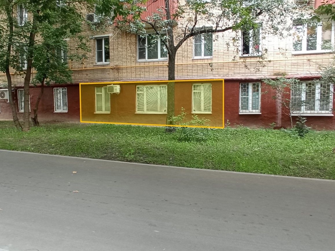 ГП16869353.Нежилое помещение.Фасад здания с выделенными окнами реализуемого объекта.jpg