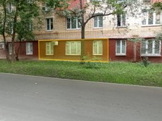 ГП16869353.Нежилое помещение.Фасад здания с выделенными окнами реализуемого объекта.jpg