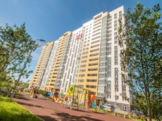 ГП16967000.Квартира.Фасад здания с выделенными окнами реализуемого объекта.jpg