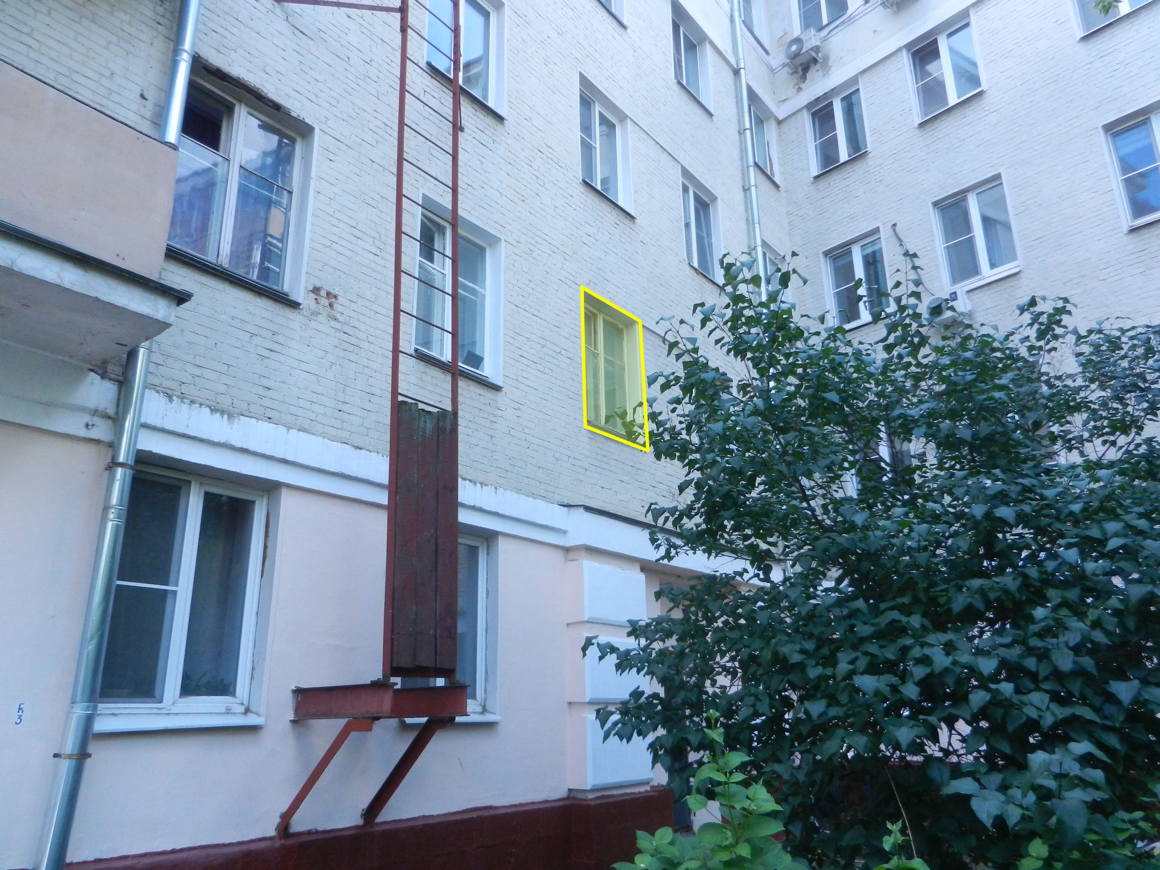 ГП16965587.Квартира.Фасад здания с выделенными окнами реализуемого объекта.jpg