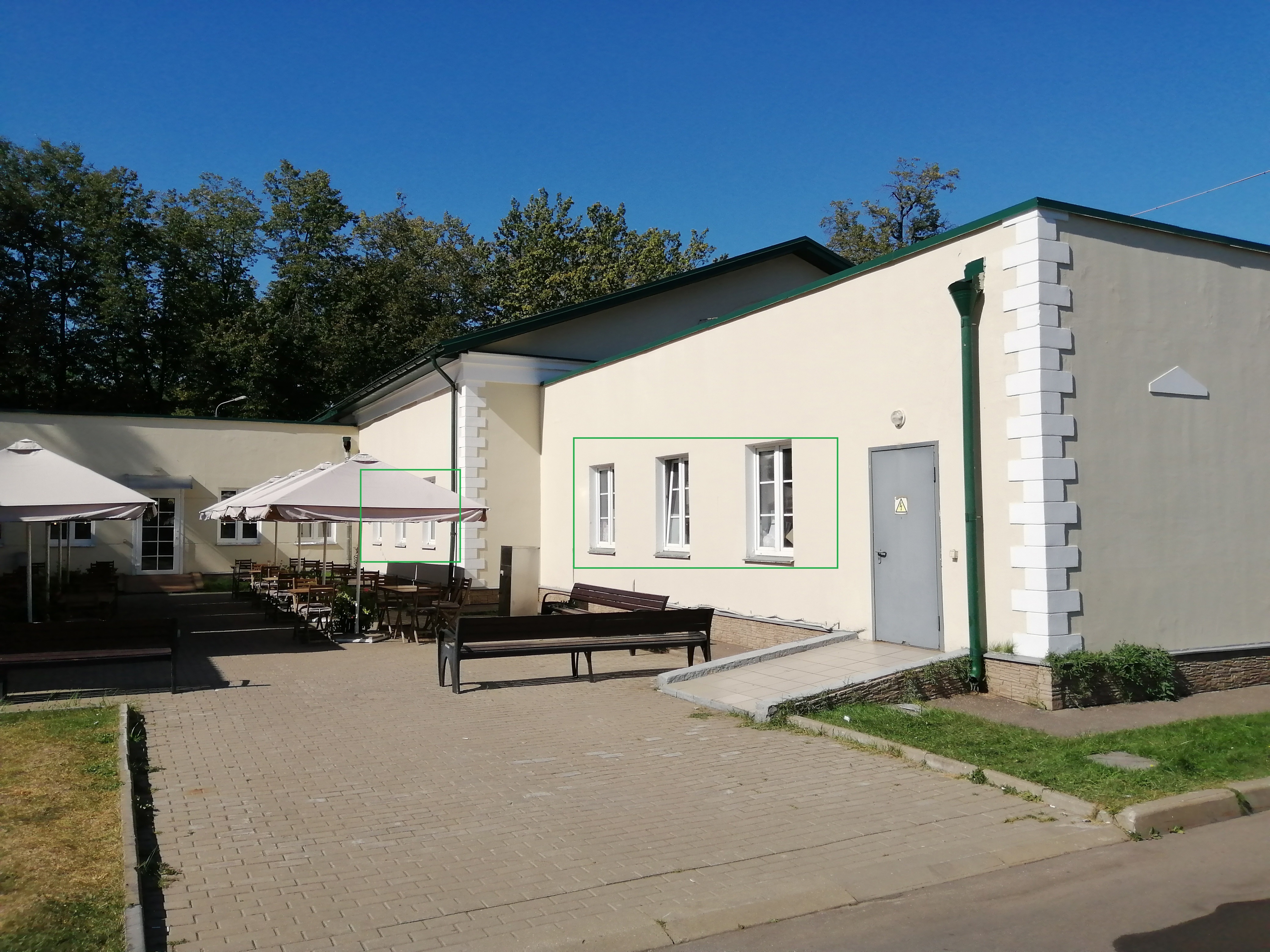 ГП16952529.Нежилое помещение.Фасад здания с выделенными окнами реализуемого объекта_2.jpg