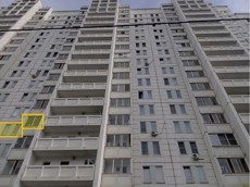 ГП16963812.Квартира.Фасад здания с выделенными окнами реализуемого объекта.jpg