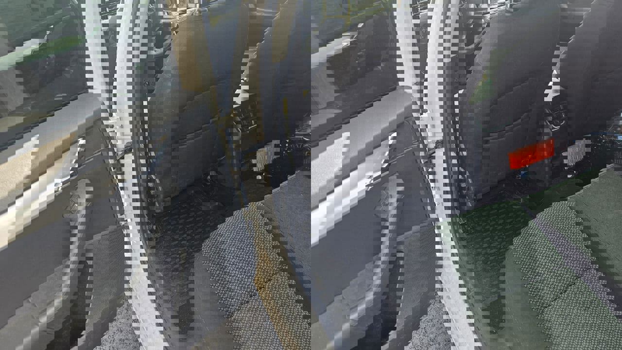 ГП16965126.Транспортное средство.Вид салона с левой стороны пассажирского ряда.jpg