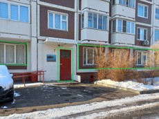 ГП16960475.Нежилое помещение.Фасад здания с выделенными окнами реализуемого объекта.jpg