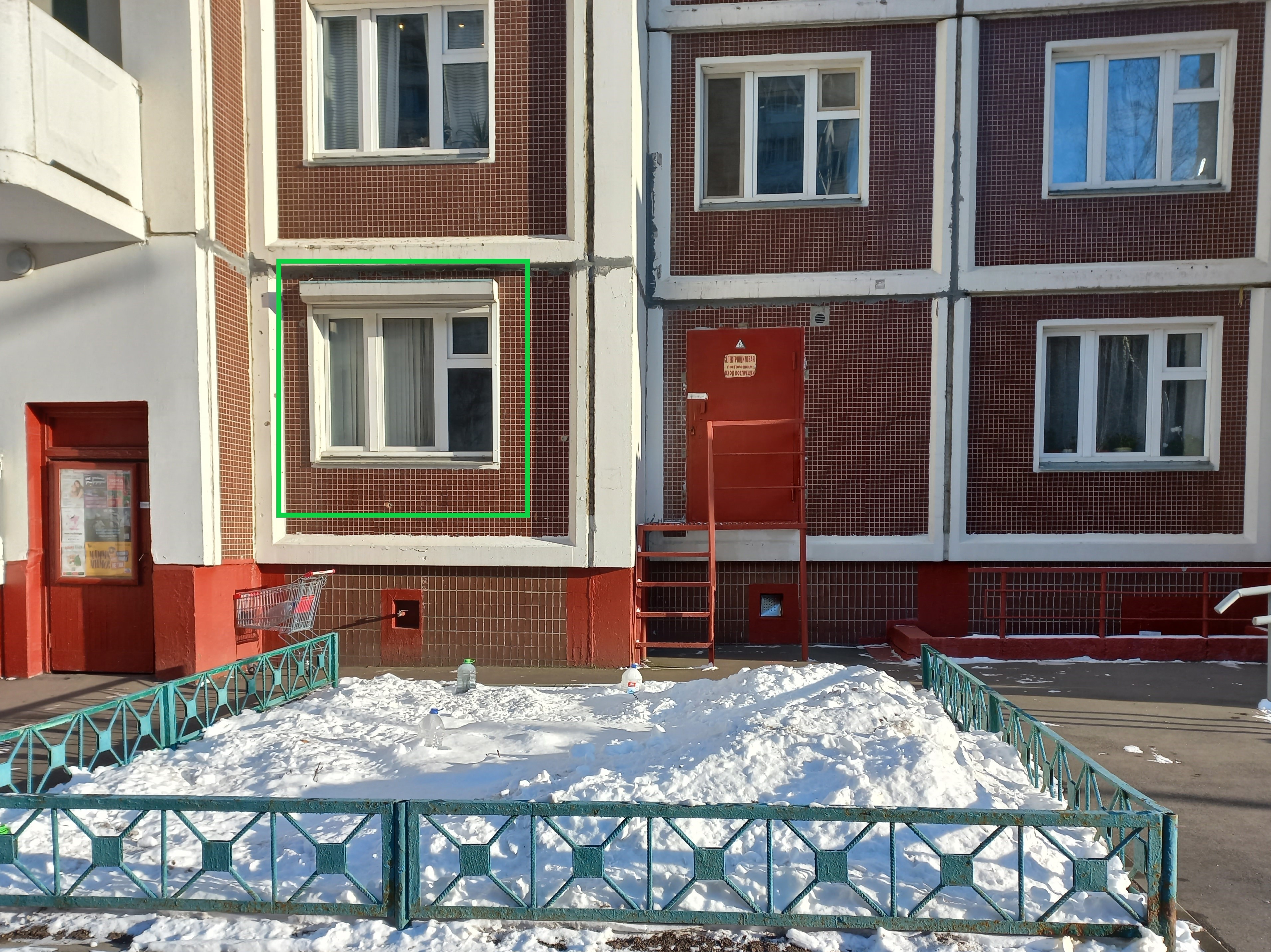 ГП16960475.Нежилое помещение.Фасад здания с выделенными окнами реализуемого объекта_3.jpg