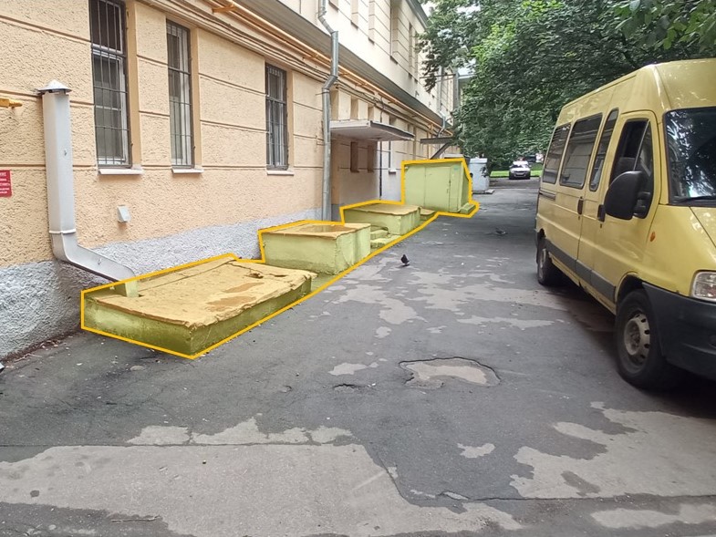 ГП16960650.Нежилое помещение.Фасад здания с выделенными окнами реализуемого объекта.jpg