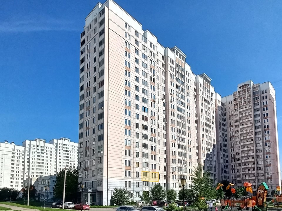 ГП16963823.Квартира.Фасад здания с выделенными окнами реализуемого объекта.jpg