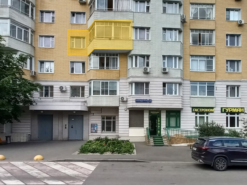 ГП16963824.Квартира.Фасад здания с выделенными окнами реализуемого объекта.jpg