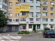 ГП16963824.Квартира.Фасад здания с выделенными окнами реализуемого объекта.jpg