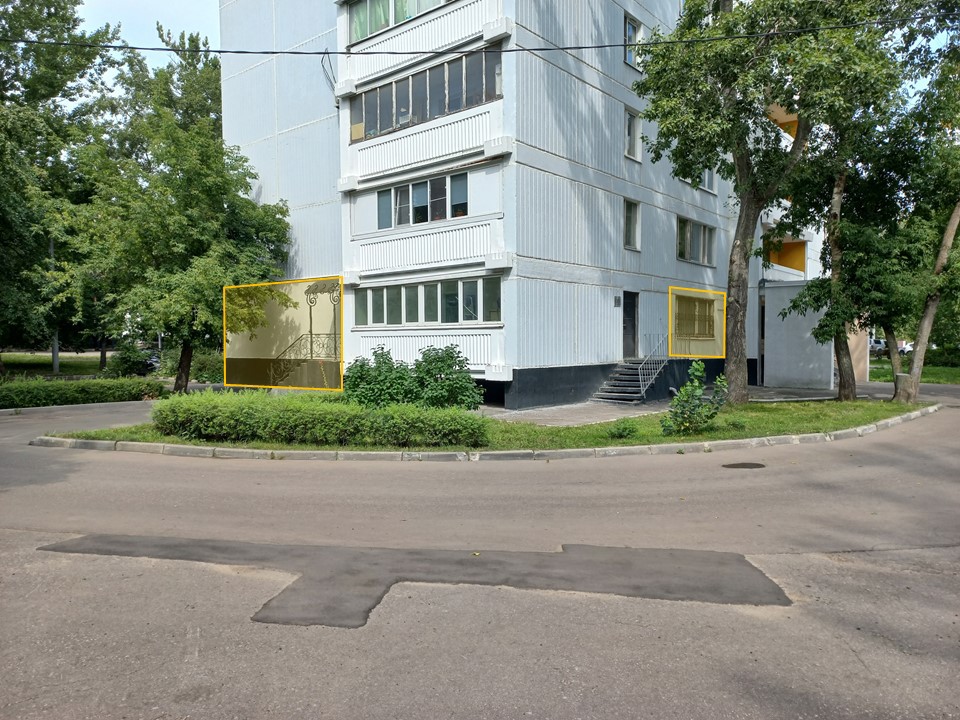 ГП16845580.Нежилое помещение.Фасад здания с выделенными окнами реализуемого объекта_2.jpg