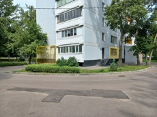 ГП16845580.Нежилое помещение.Фасад здания с выделенными окнами реализуемого объекта_2.jpg
