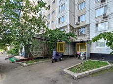 ГП16964494.Нежилое помещение.Фасад здания с выделенными окнами реализуемого объекта_2.jpg