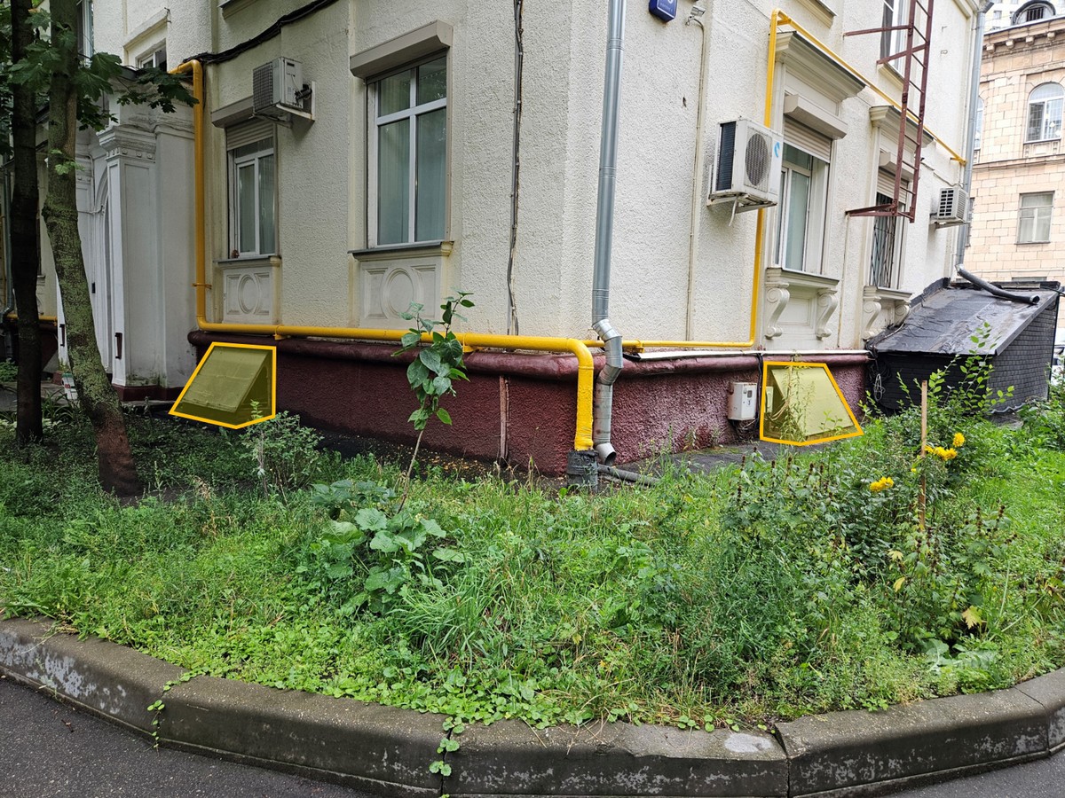 ГП16964616.Нежилое помещение.Фасад здания с выделенными окнами реализуемого объекта.jpg