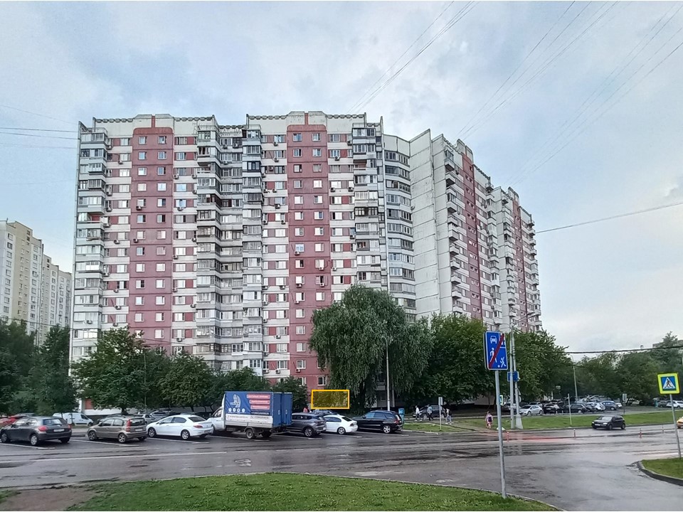 ГП16940563.Нежилое помещение.Фасад здания с выделенными окнами реализуемого объекта_3.jpg