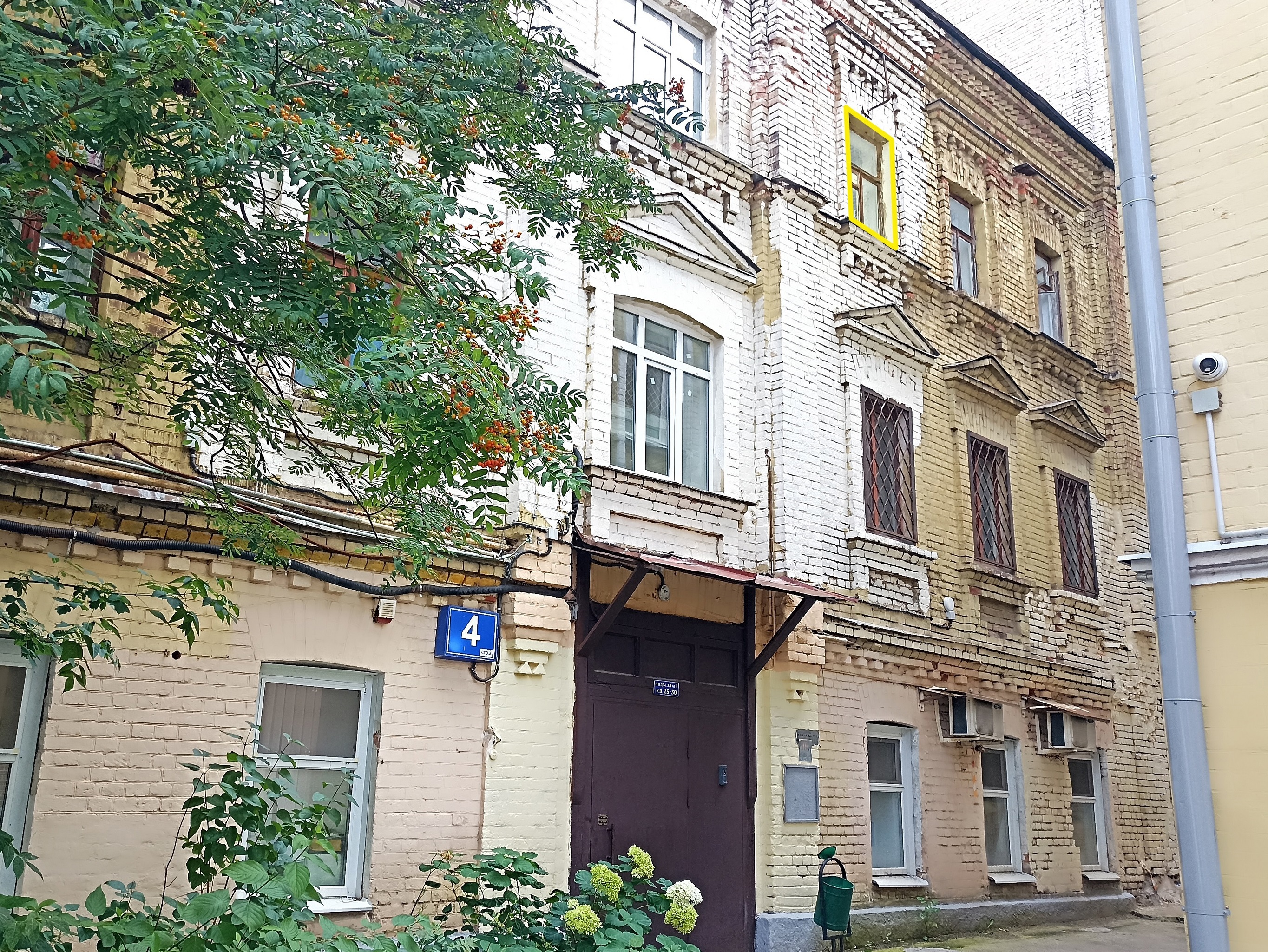 ГП16963842.Квартира.Фасад здания с выделенными окнами реализуемого объекта.jpg