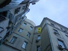 ГП16964718.Нежилое помещение.Фасад здания с выделенными окнами реализуемого объекта_2.jpg