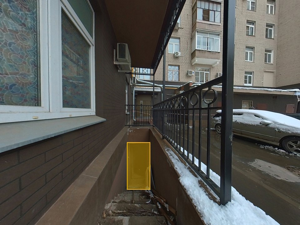 ГП16961488.Нежилое помещение.Фасад здания с выделенными окнами реализуемого объекта.jpg