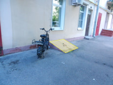 ГП16964207.Нежилое помещение.Фасад здания с выделенными окнами реализуемого объекта.jpg