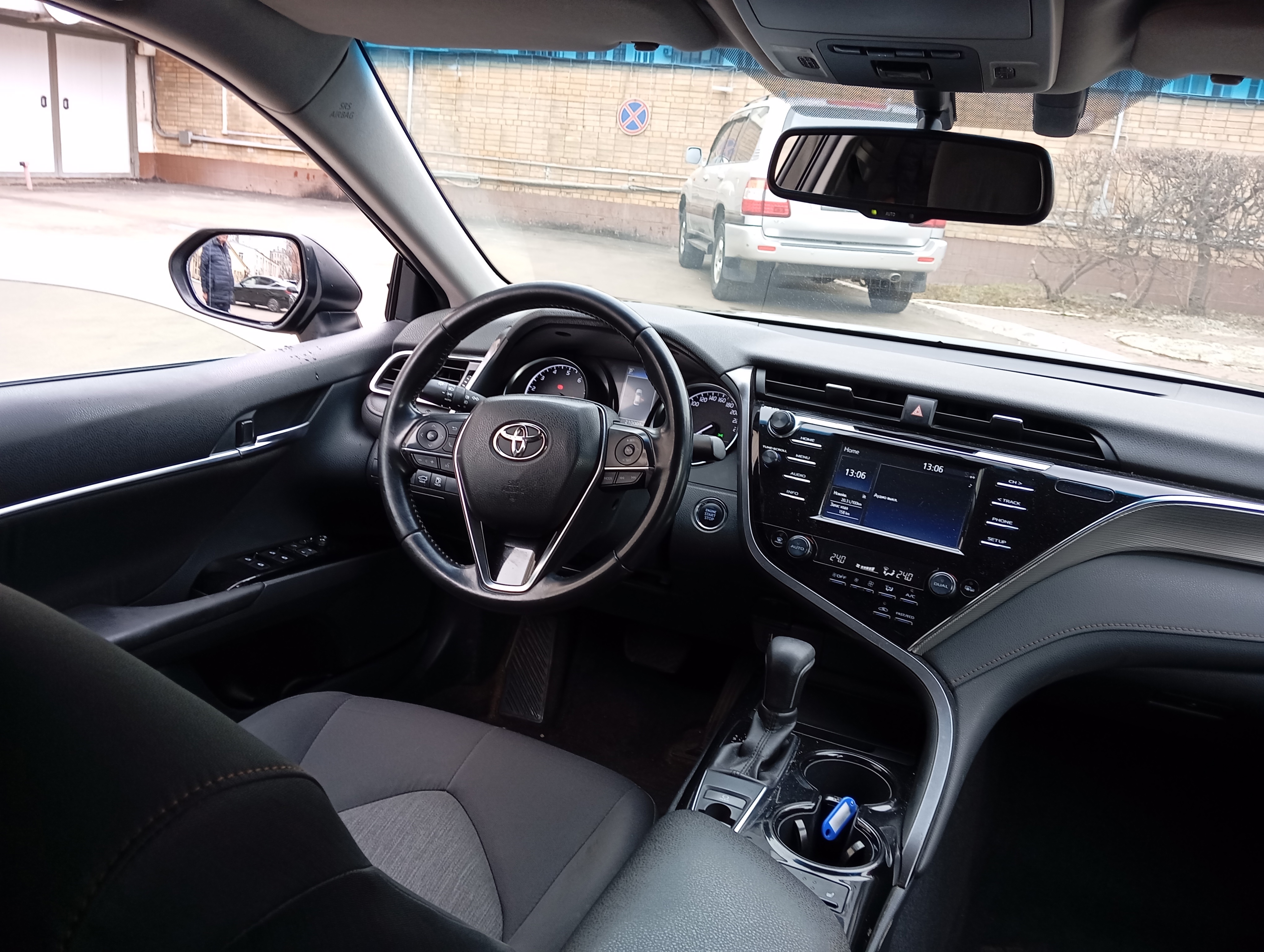 ГП16944698.Транспортное средство.Вид салона с правой стороны пассажирского ряда.jpg