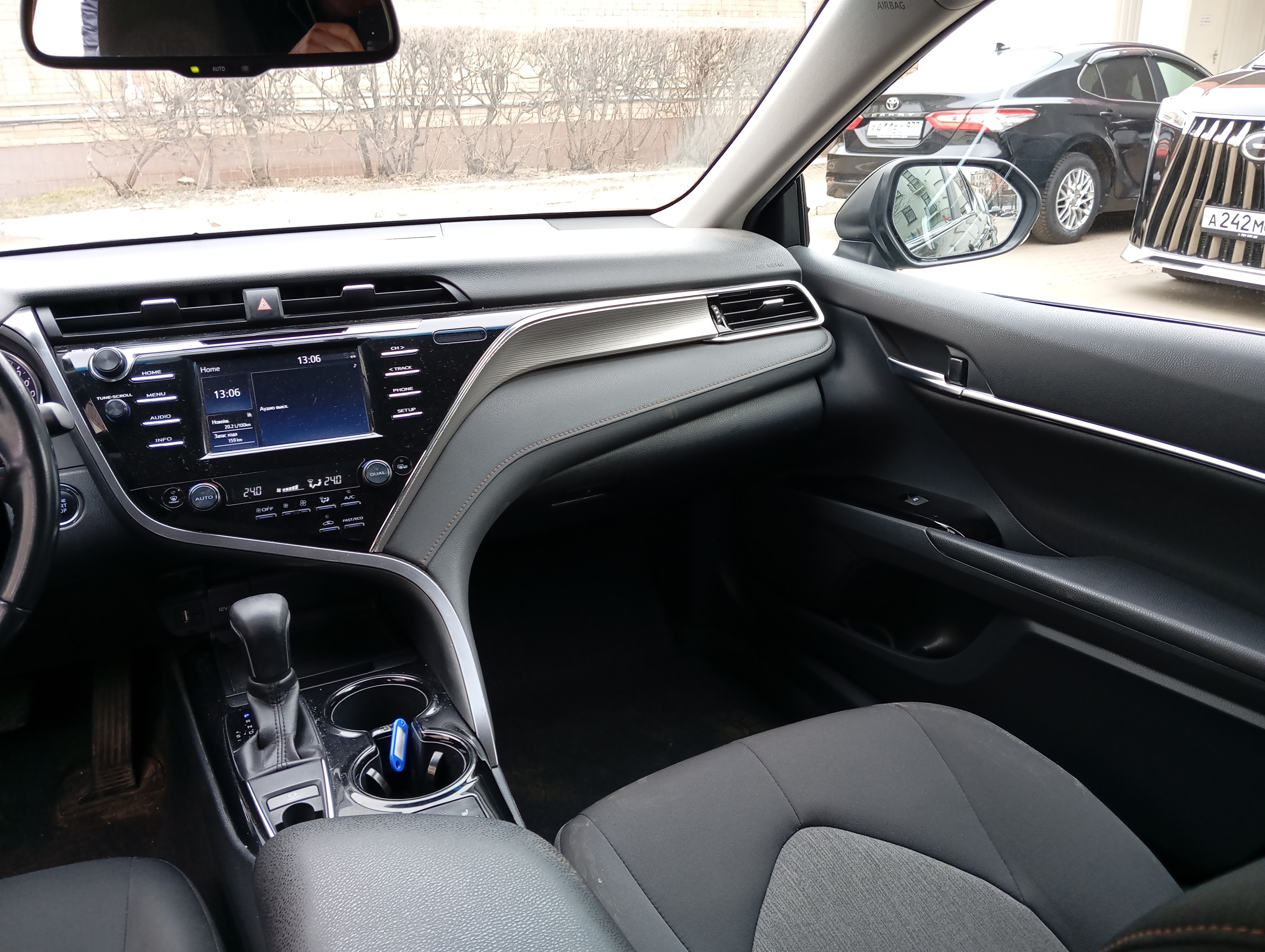 ГП16944698.Транспортное средство.Вид салона с левой стороны пассажирского ряда.jpg