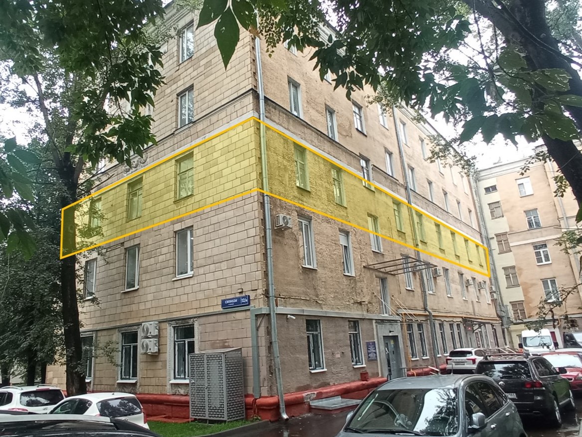 ГП16964842.Нежилое помещение.Фасад здания с выделенными окнами реализуемого объекта.jpg