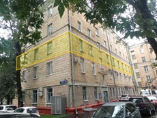 ГП16964842.Нежилое помещение.Фасад здания с выделенными окнами реализуемого объекта.jpg