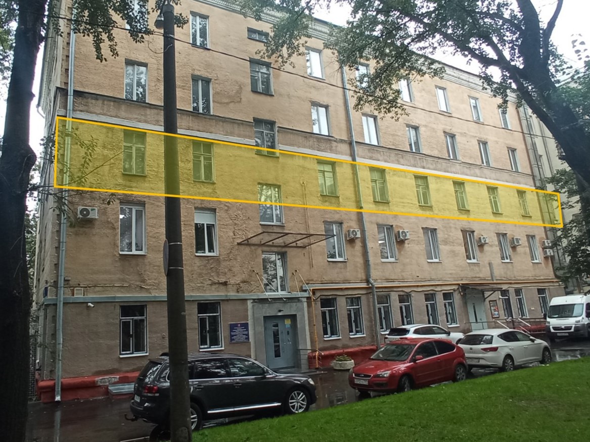 ГП16964842.Нежилое помещение.Фасад здания с выделенными окнами реализуемого объекта_2.jpg