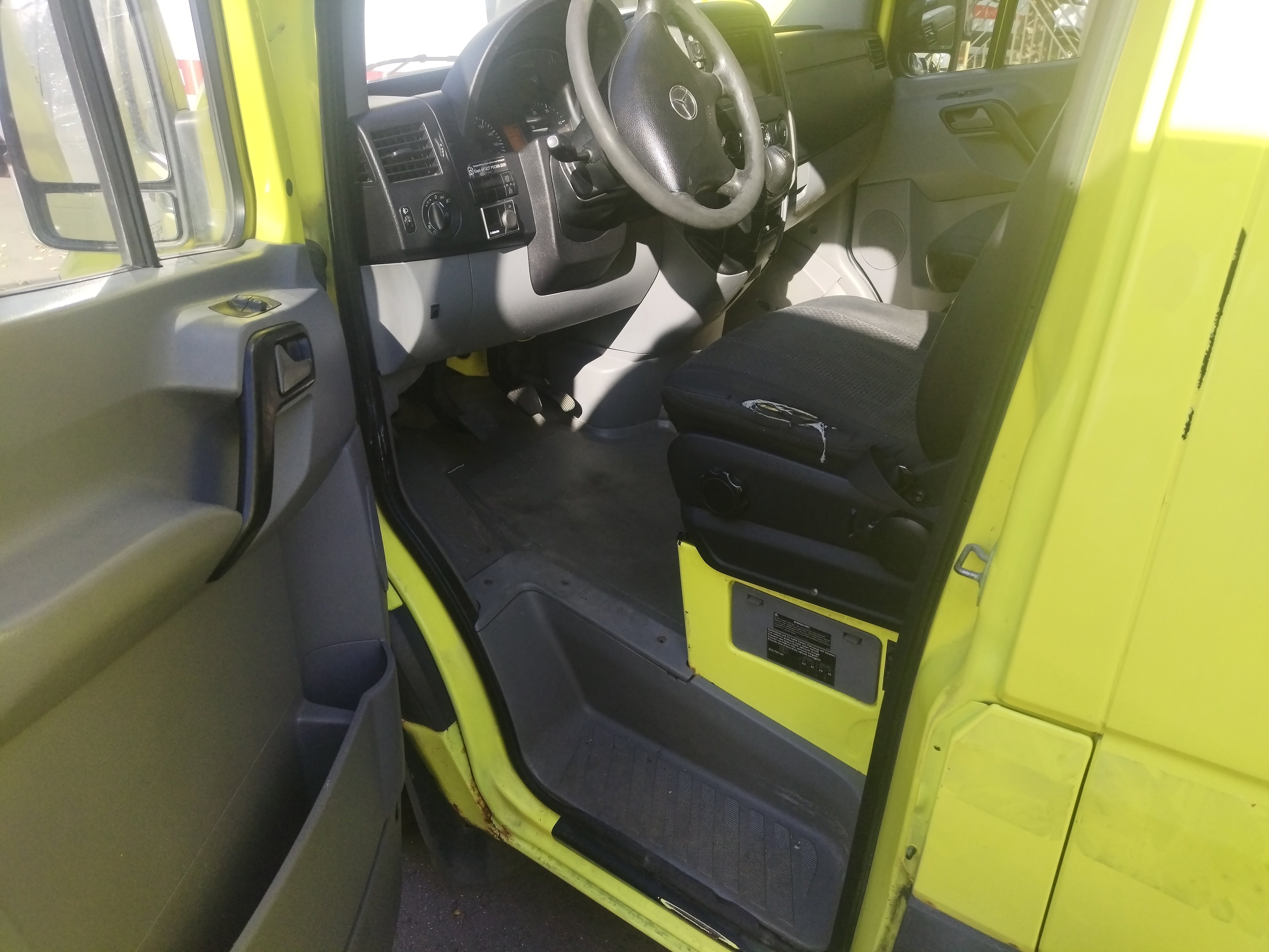 ГП16972179.Транспортное средство.Вид салона со стороны водителя.jpg