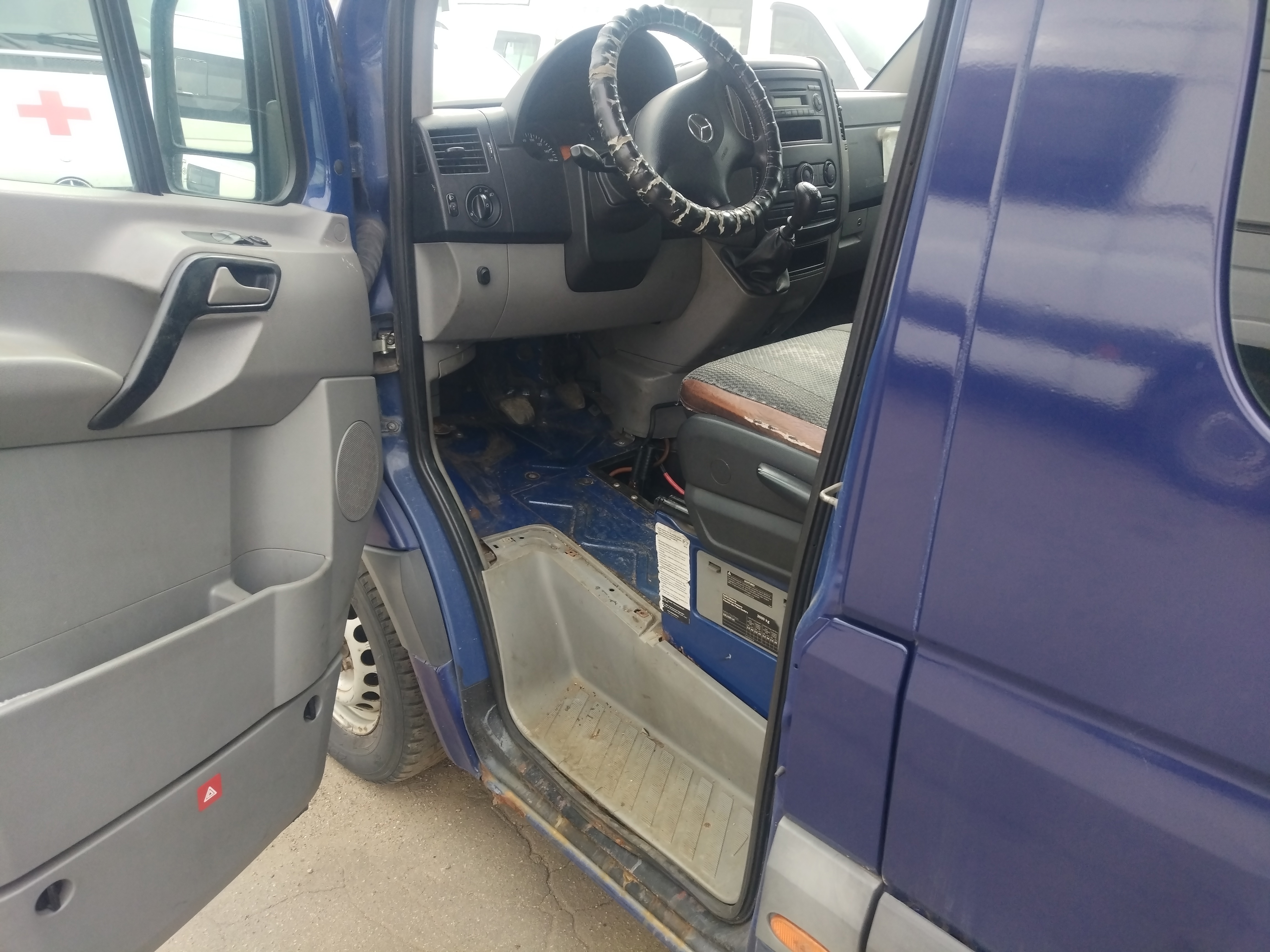 ГП16972181.Транспортное средство.Вид салона со стороны водителя.jpg