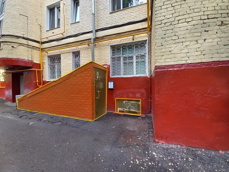 ГП16964811.Нежилое помещение.Фасад здания с выделенными окнами реализуемого объекта.jpg