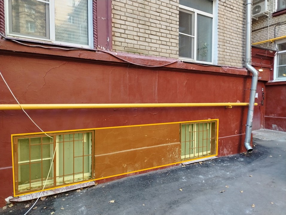 ГП16968915.Нежилое помещение.Фасад здания с выделенными окнами реализуемого объекта_2.jpg