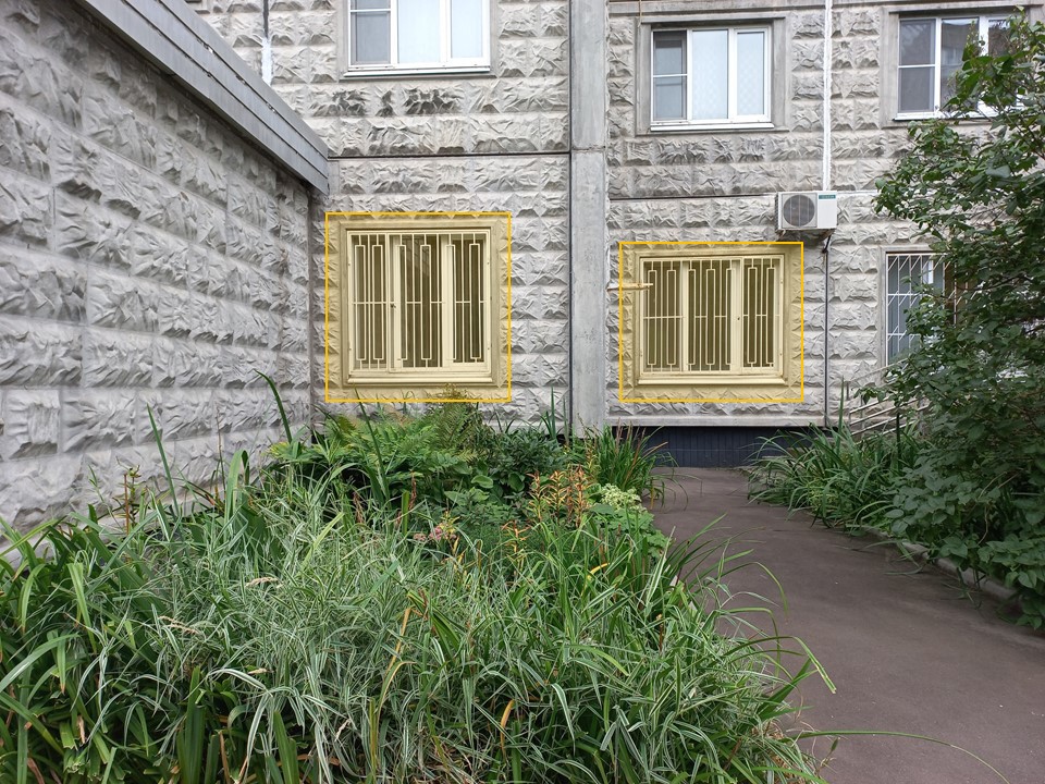 ГП16966643.Нежилое помещение.Фасад здания с выделенными окнами реализуемого объекта_4.jpg