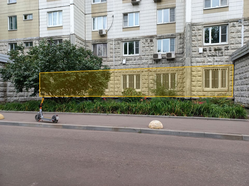 ГП16966643.Нежилое помещение.Фасад здания с выделенными окнами реализуемого объекта_3.jpg