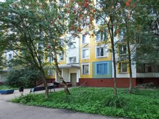 ГП16964475.Квартира.Фасад здания с выделенными окнами реализуемого объекта.jpg