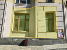 ГП16966633.Нежилое помещение.Фасад здания с выделенными окнами реализуемого объекта_3.jpg