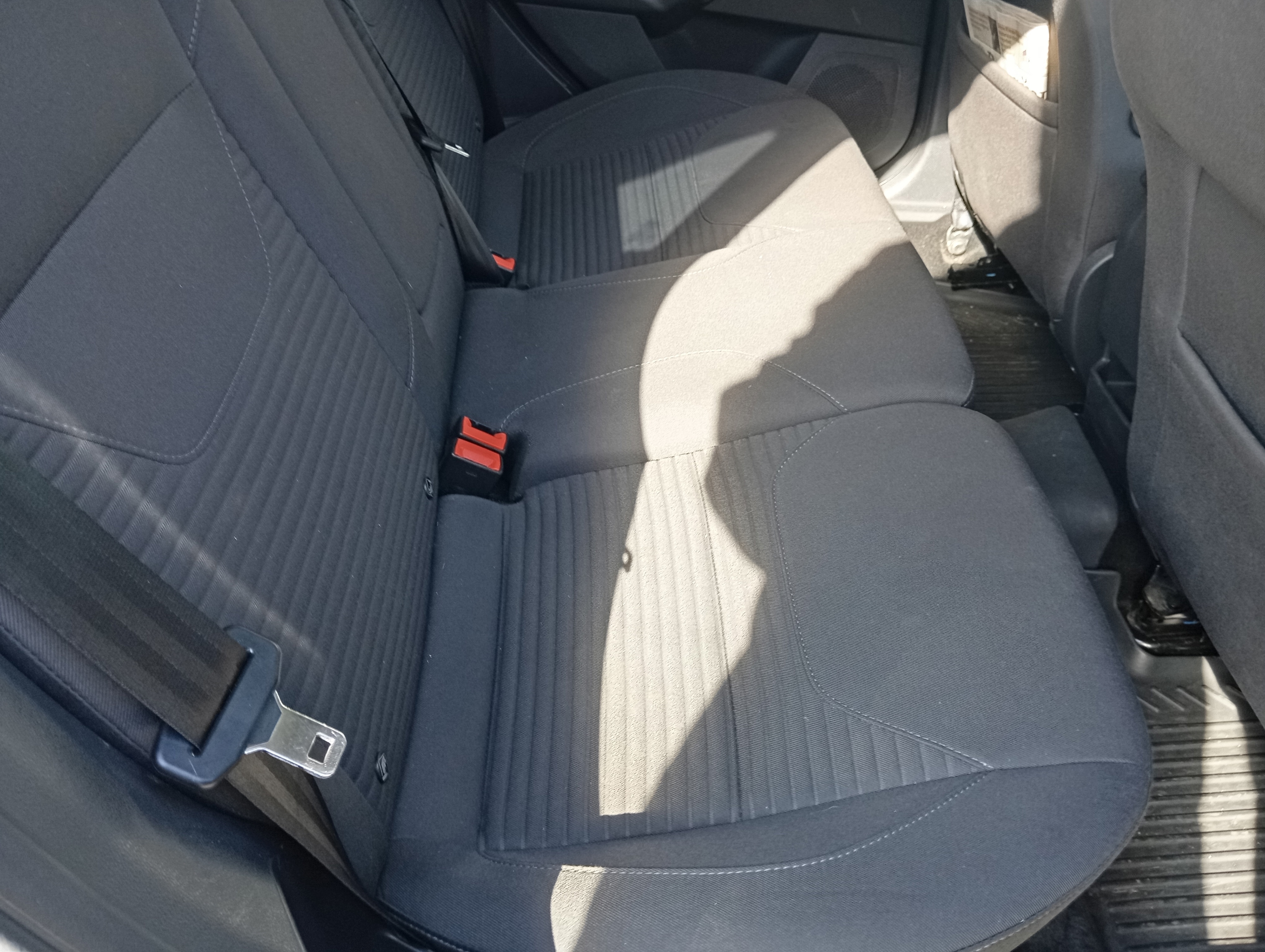 ГП16963941.Транспортное средство.Вид салона с правой стороны пассажирского ряда.jpg