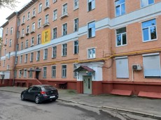 ГП16965770.Квартира.Фасад здания с выделенными окнами реализуемого объекта.jpg