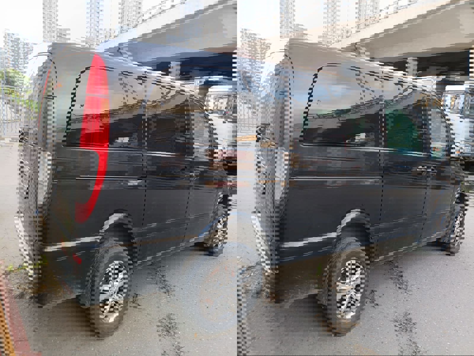 ГП16964359.Транспортное средство.Общий вид транспорта с правого бока (угловой ракурс сзади).jpeg