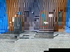 ГП16966602.Нежилое помещение.Фасад здания с выделенными окнами реализуемого объекта.jpeg