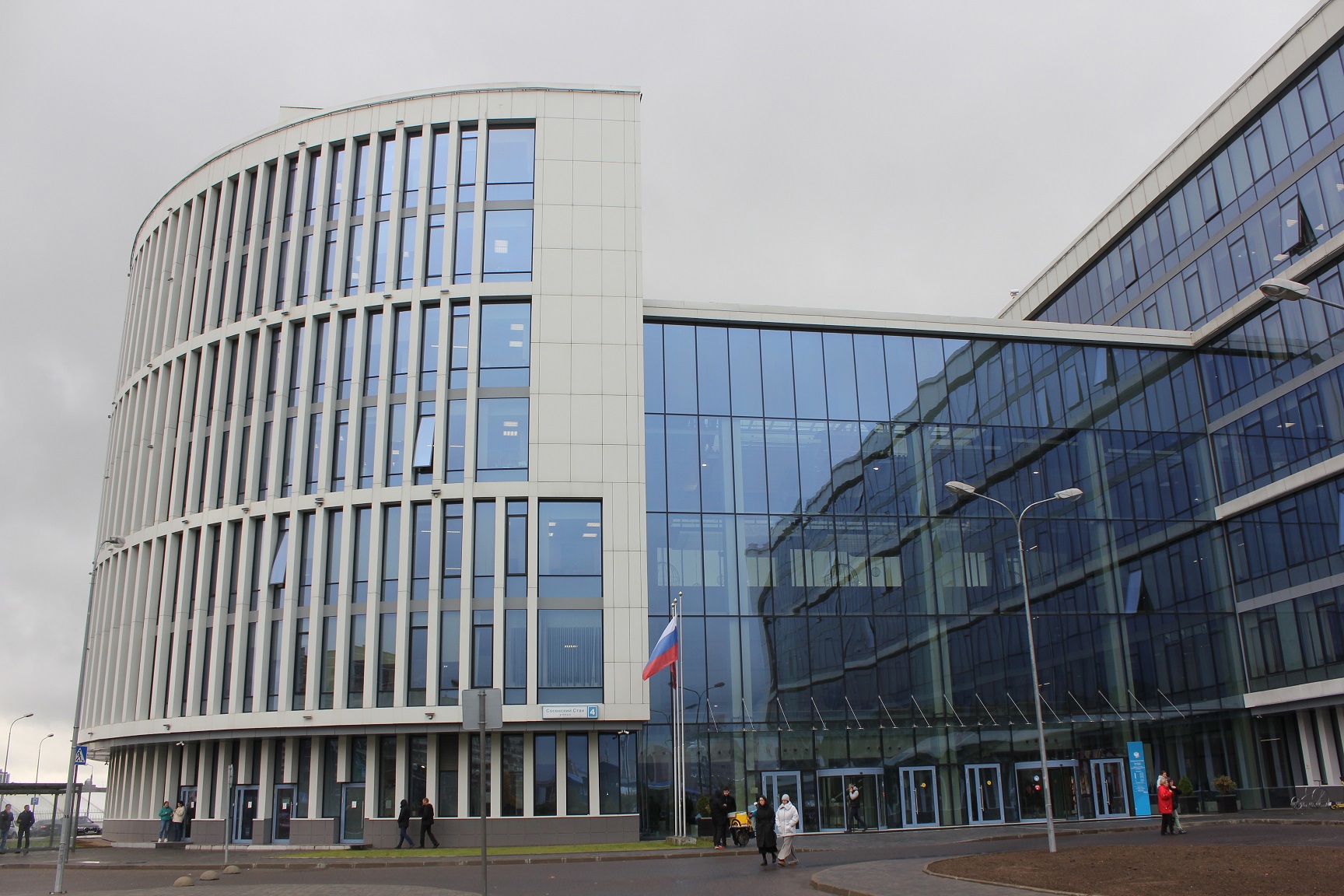 ГП16963456.Нежилое помещение.Фасад здания с выделенными окнами реализуемого объекта.jpg