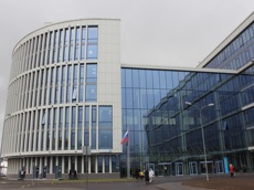 ГП16963456.Нежилое помещение.Фасад здания с выделенными окнами реализуемого объекта.jpg