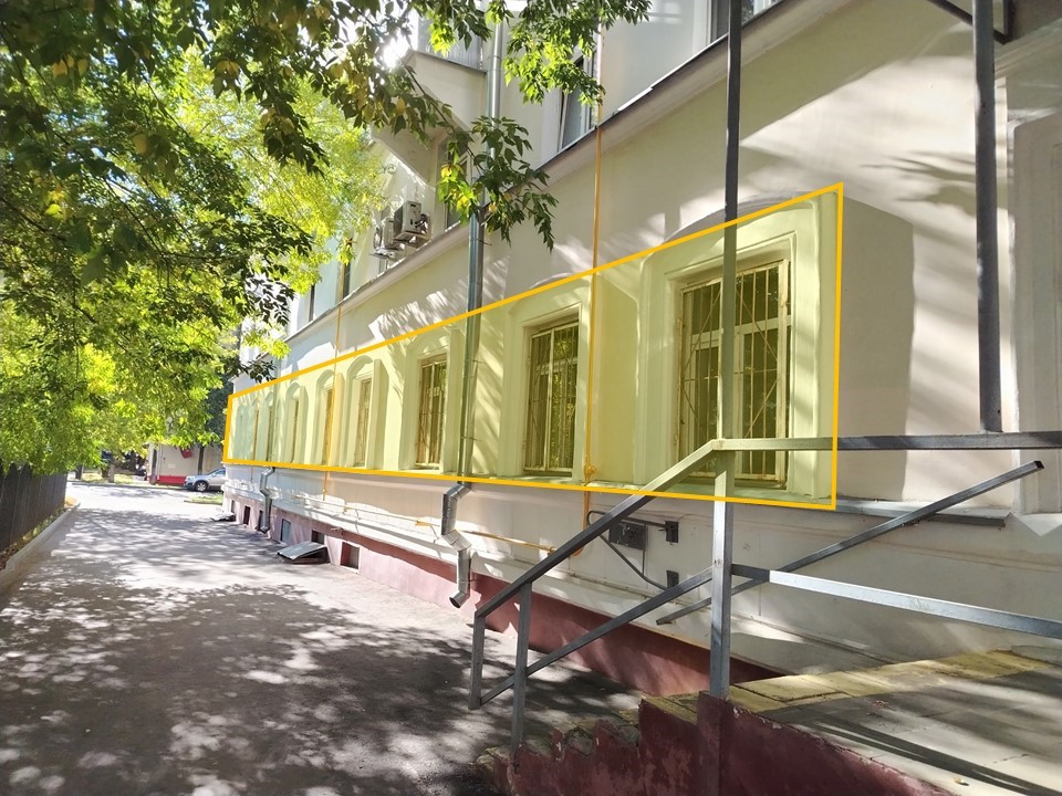 ГП16971839.Нежилое помещение.Фасад здания с выделенными окнами реализуемого объекта_4.jpg