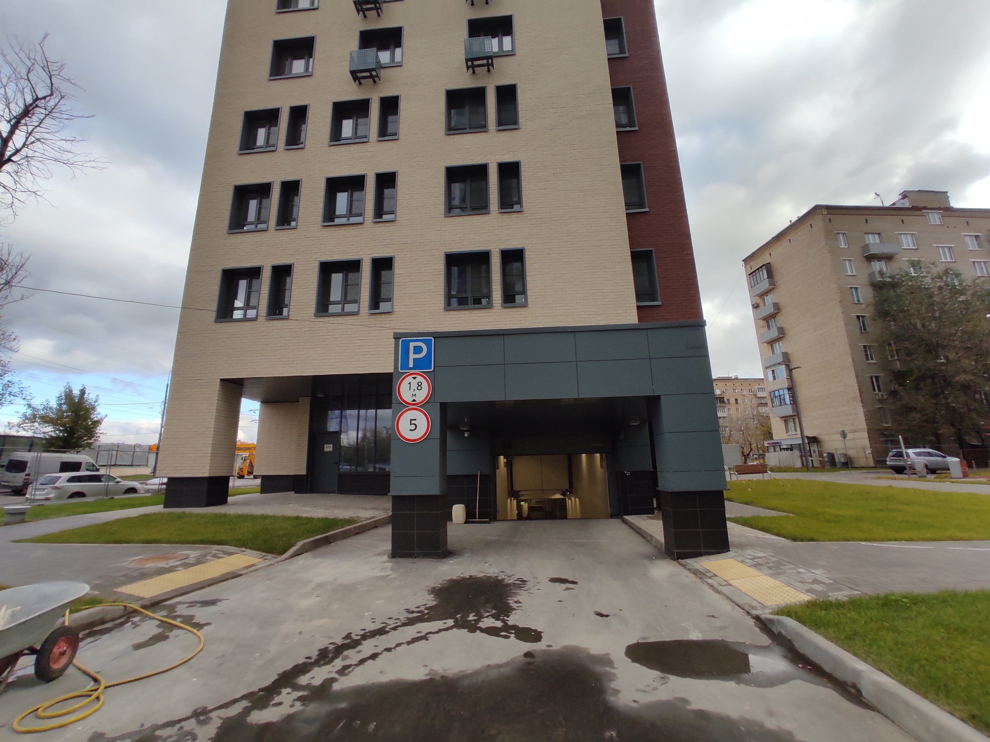 ГП16974918.Машино-место.Входная группа объекта.jpg