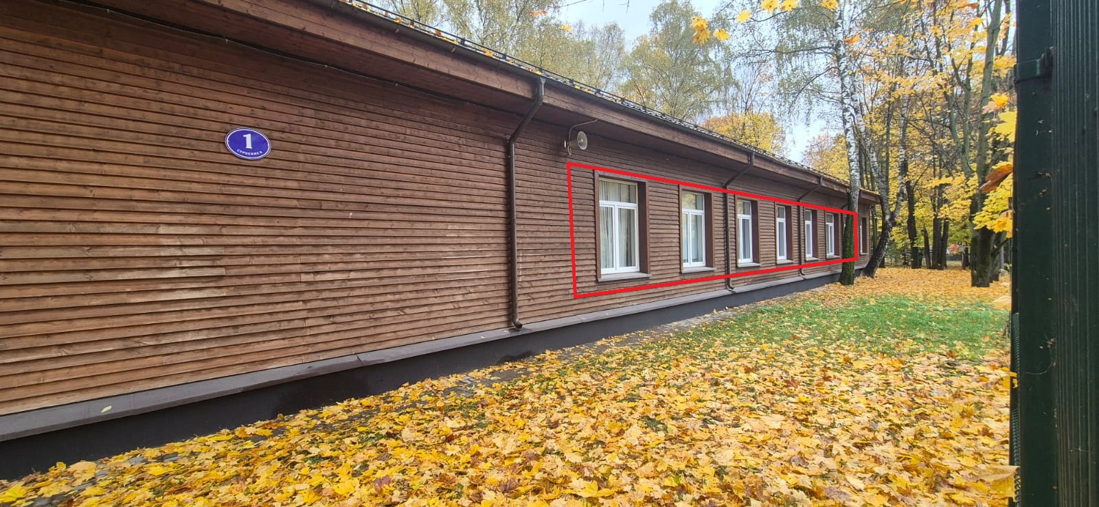 ГП16965570.Нежилое помещение.Фасад здания с выделенными окнами реализуемого объекта_2.jpeg